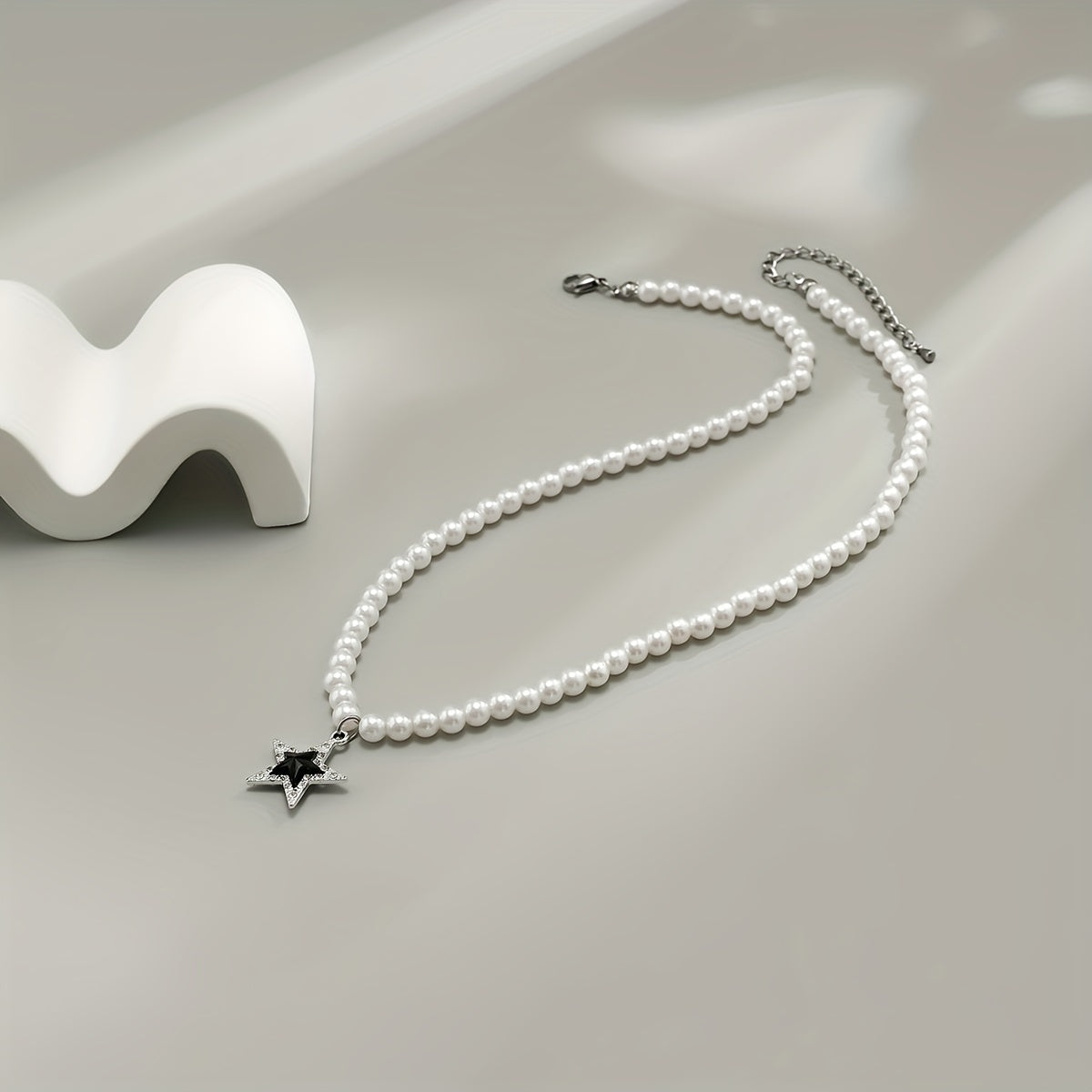 TeeShop "Pearly Stars" Faux Pearl Necklace